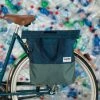 Sacoche Vélo Shopper Recyclé 20L URBAN PROOF Bleu Vert -Antivol vélo importe boutique sacoche velo commuter shopping 20l urban proof bleu